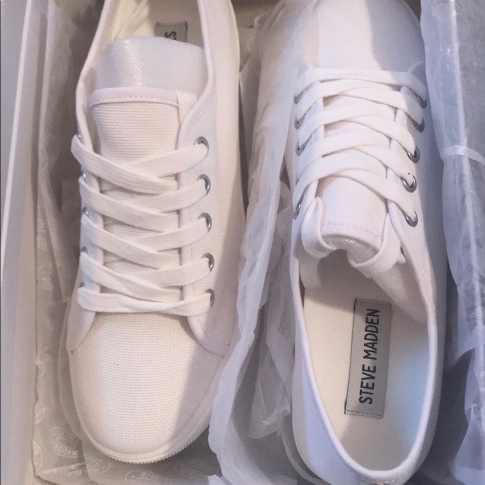 BNWT Steve Madden Elore sneakers white platform